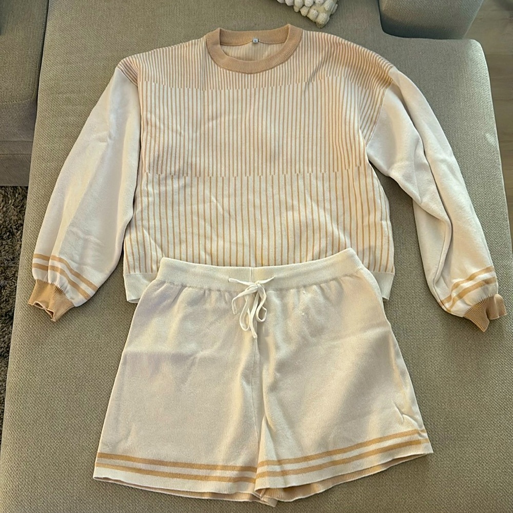 Two-piece knit set